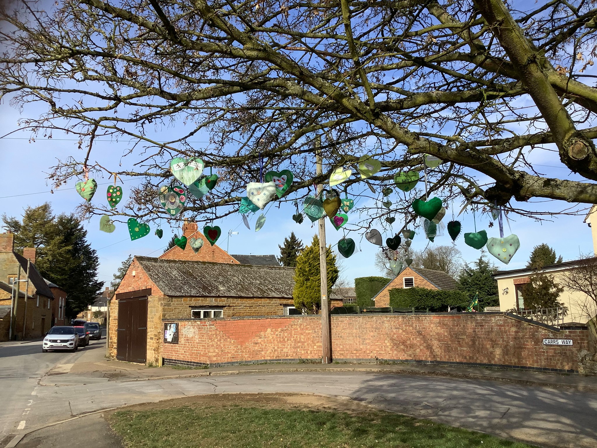 21.02 Green hearts on tree