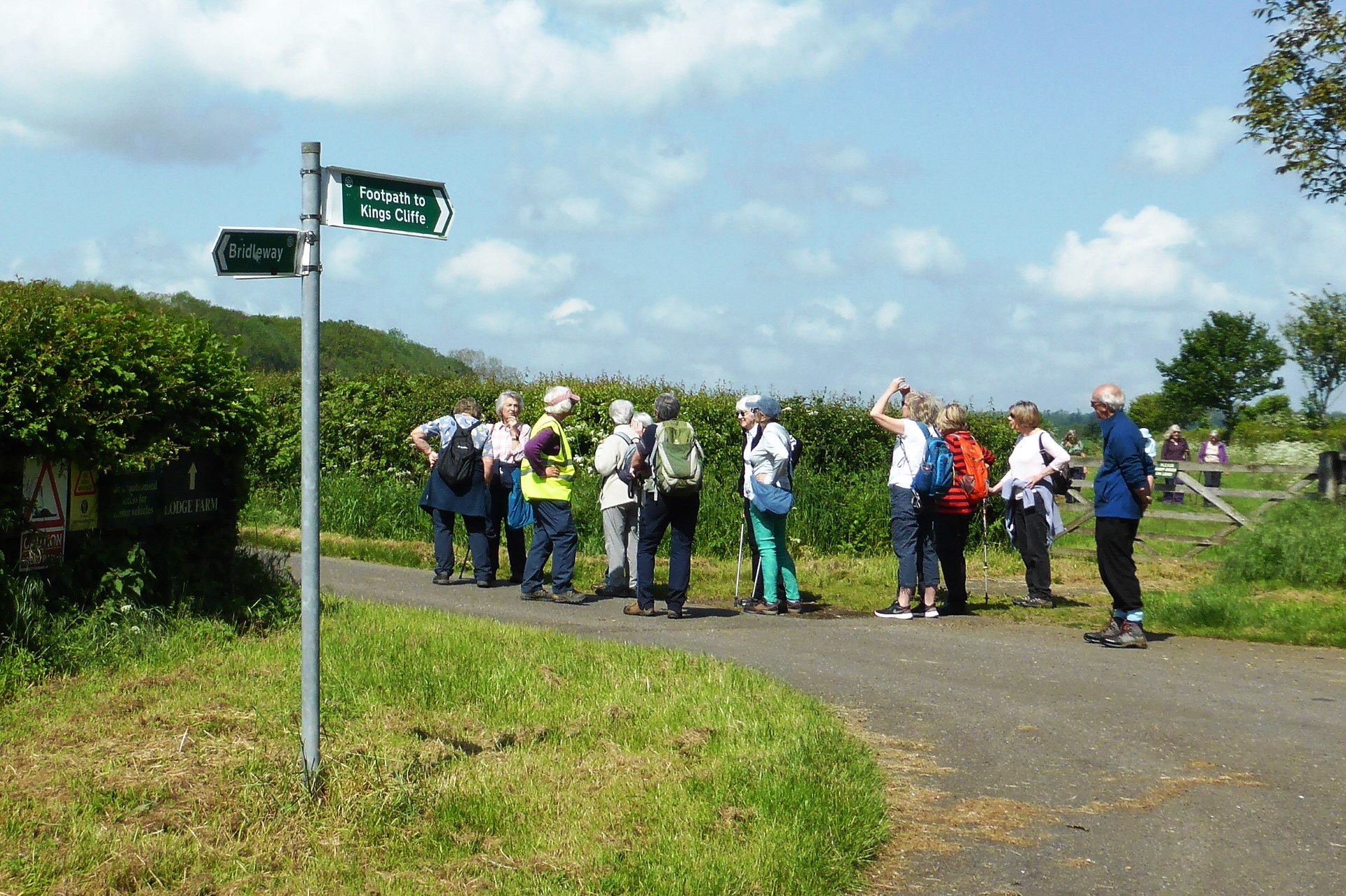 23.05 Kings Cliffe signpost