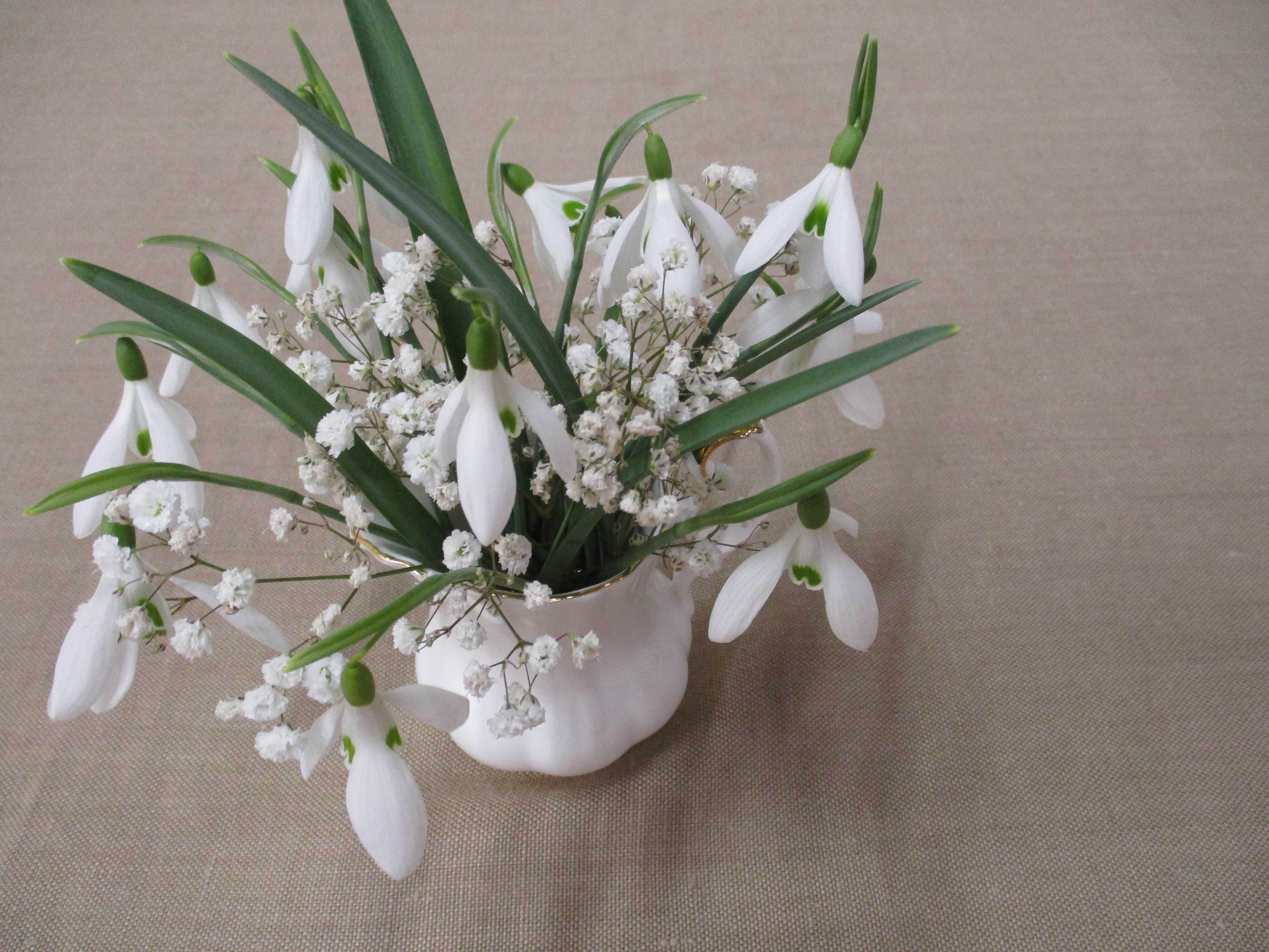 23.02 Snowdrop flower arrangement