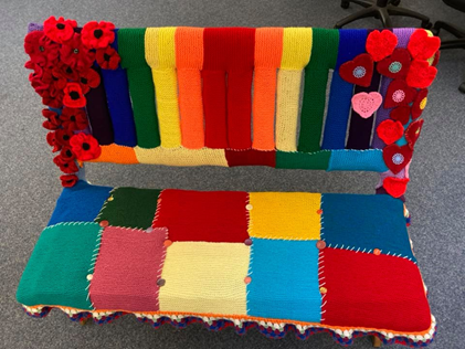 21.10 Knitted bench cover