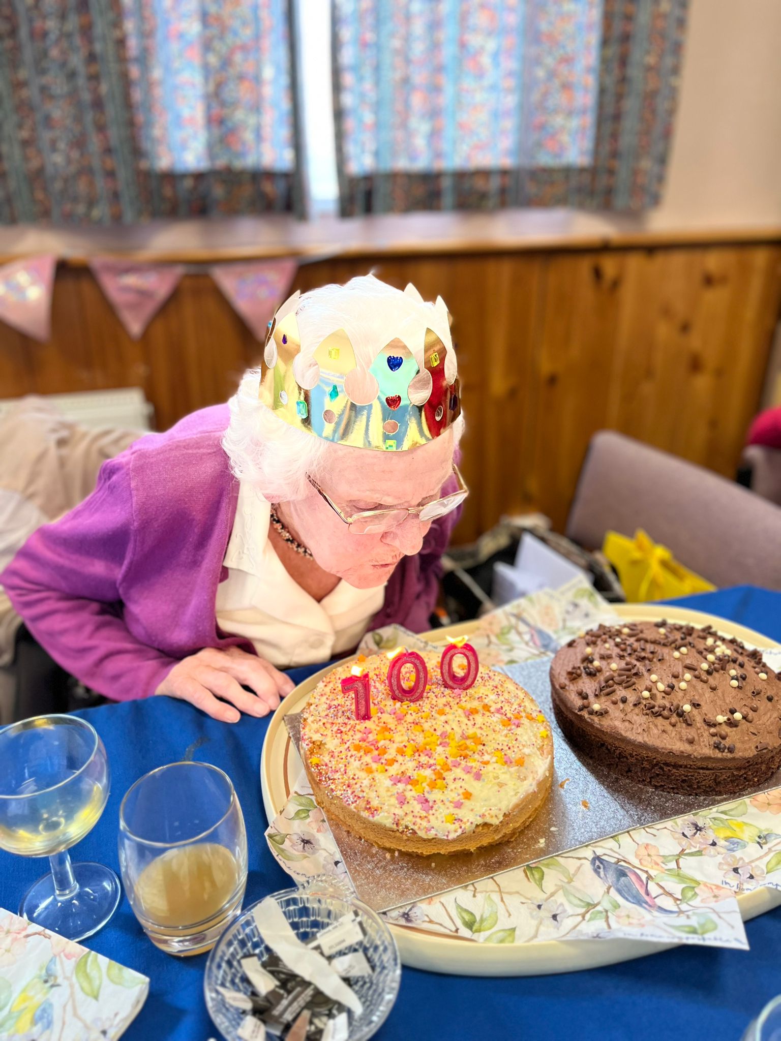 23.05 Agnes blowing out candles