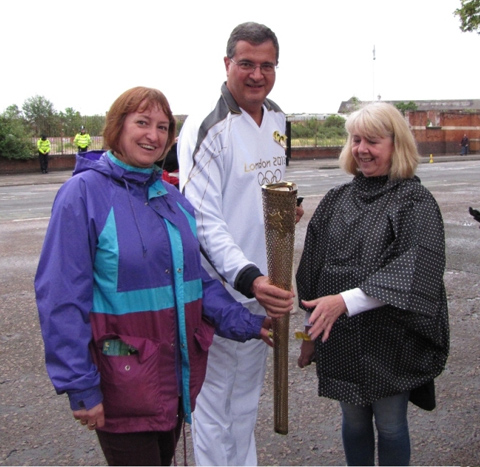 Bev and Maxilyn with the torch at Abbey Park gates