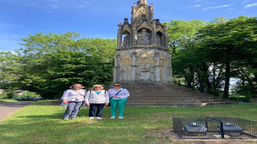 22.05 Towcester Evening WI members by Queen Eleanor Cross