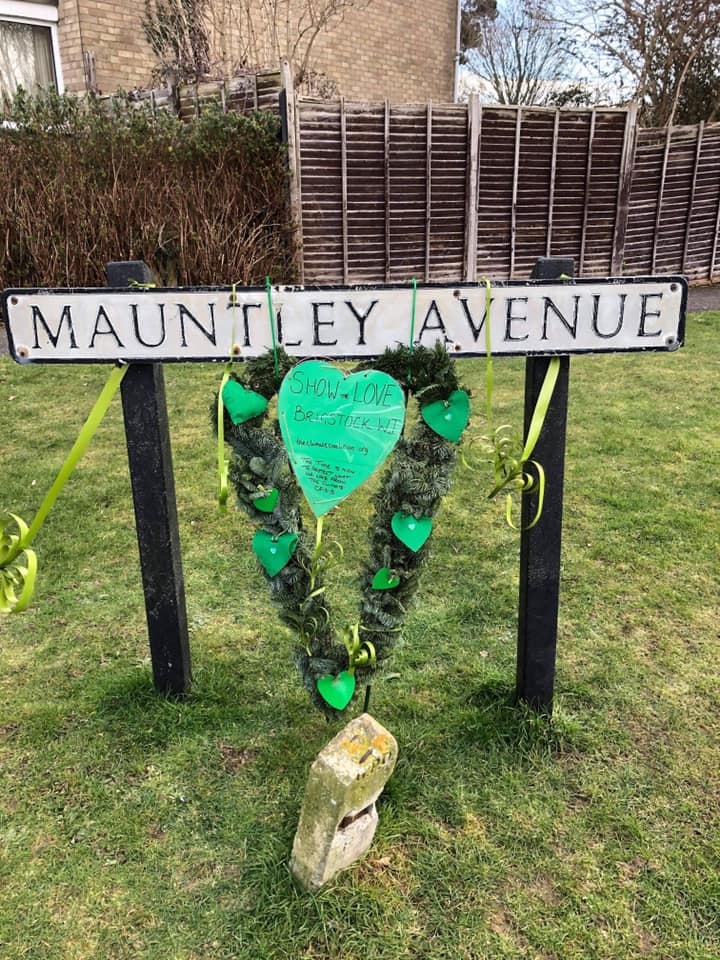 21.02 Green heart on street name