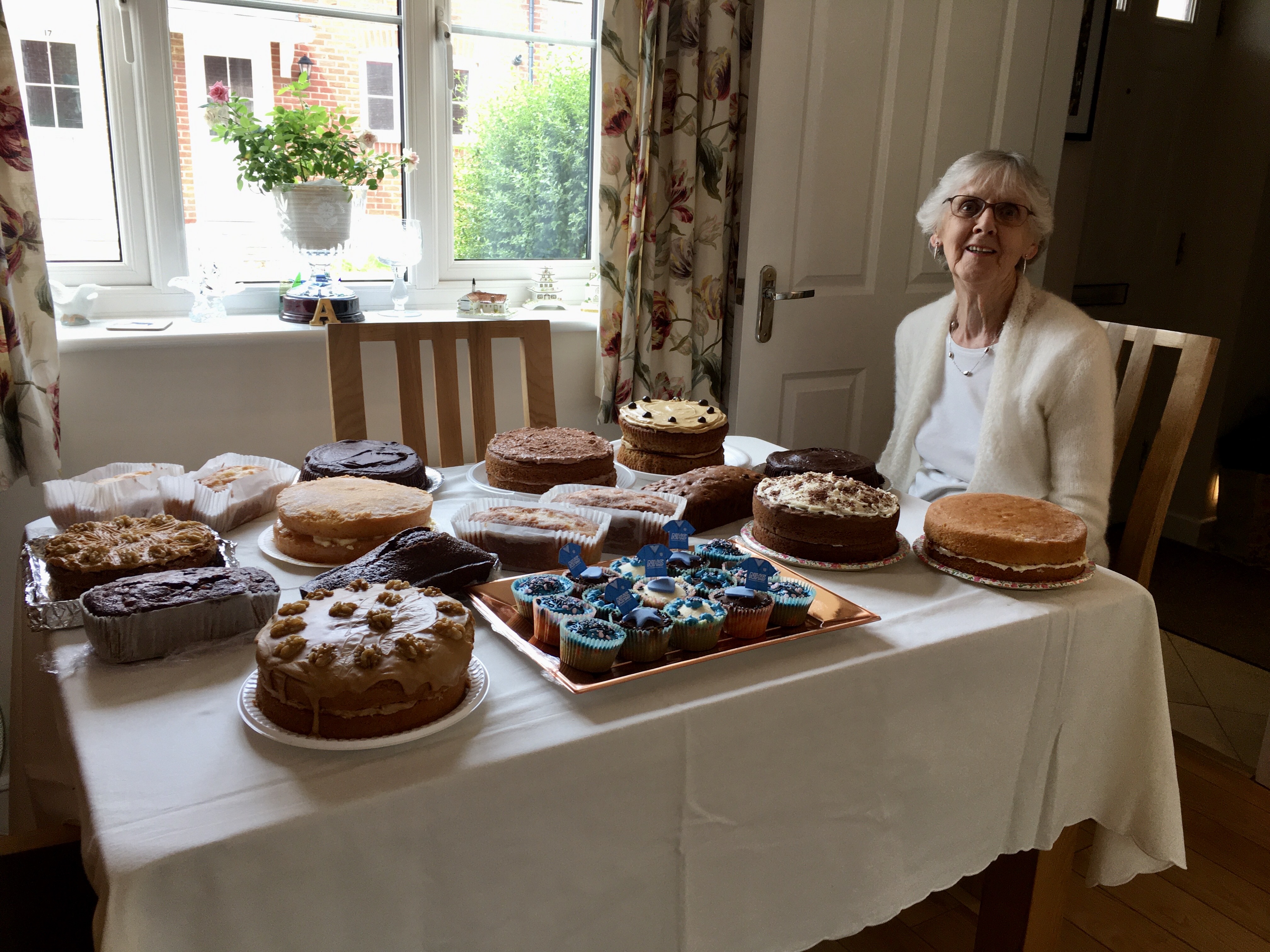 President with cakes 21.07 thank youi NHS Day President with cakes